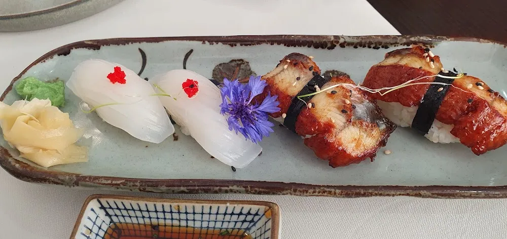 Sushis Anguilles Et Calamar